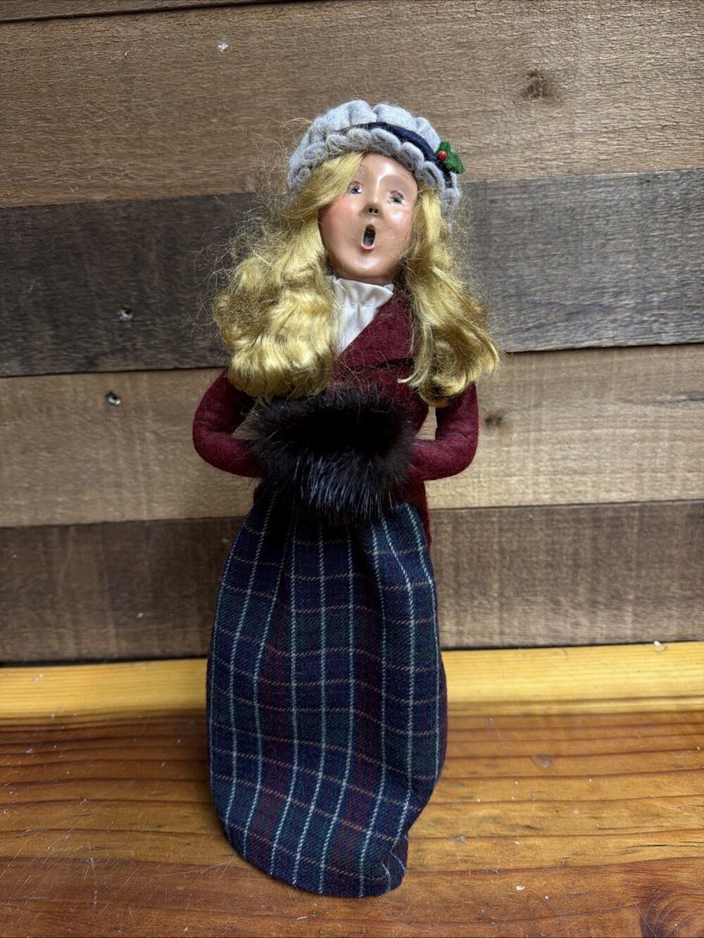 Byers Choice Carolers 1999 Traditional Adult Lady In Plaid Skirt Blonde Hair